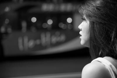 Ů����į��������ʧ�䣬ʱ������߹¶�.