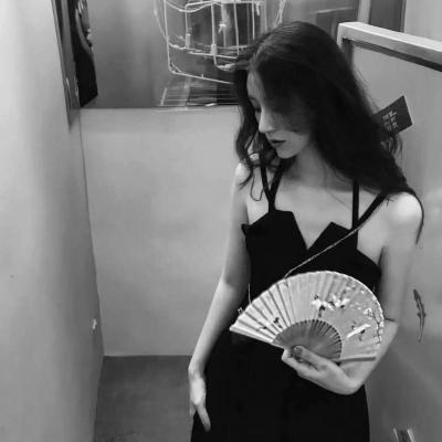 �����˸еı�������Ů���µ��ְ���