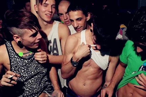 �ֵ����ֵ�֮�䣬û�н�Ǯ�����档û�иߵ͹����ֻ��һ����ֿ���塣һ������һȺͬ���������ֵܡ�ֵ�ˡ�