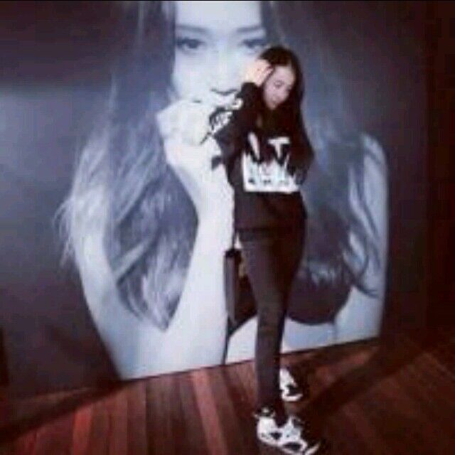 原来这一场名叫“爱情”的戏里,只是我一个人在自导自演。